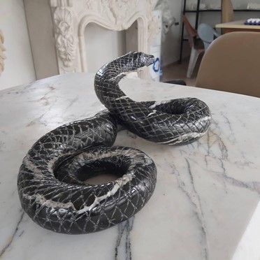 Mermer yılan heykeli- 550