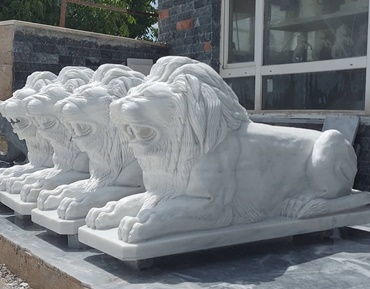 Mermer oturan aslan heykeli-03